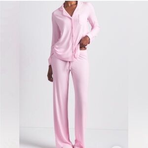 SKIMS LONG SLEEVE BUTTON UP SET
BLOOM